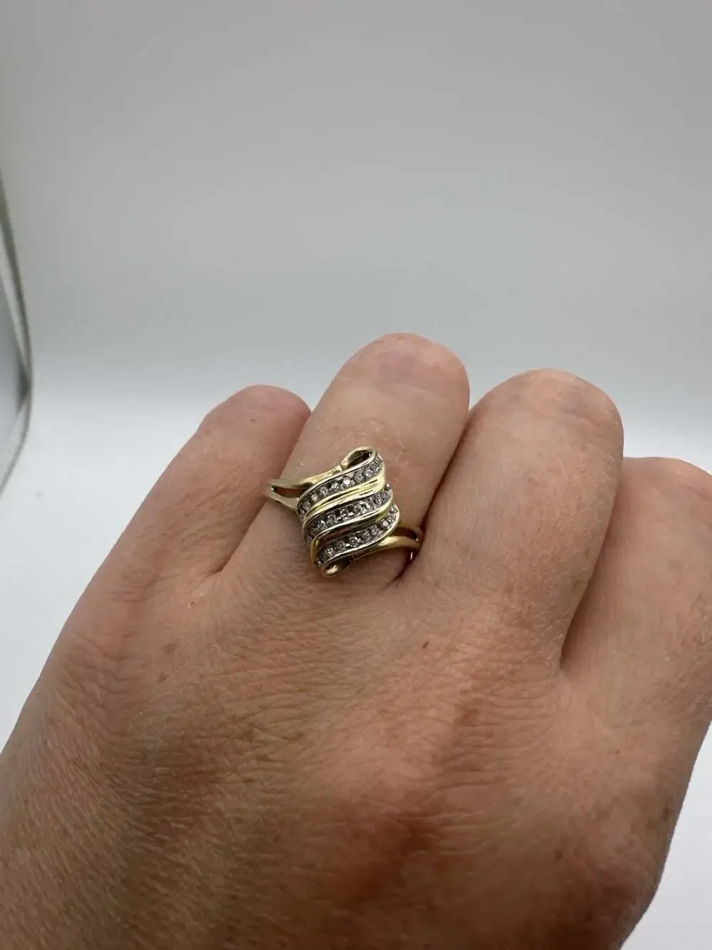 10k Yellow Gold Ladies Ring with Diamonds Size 7.5